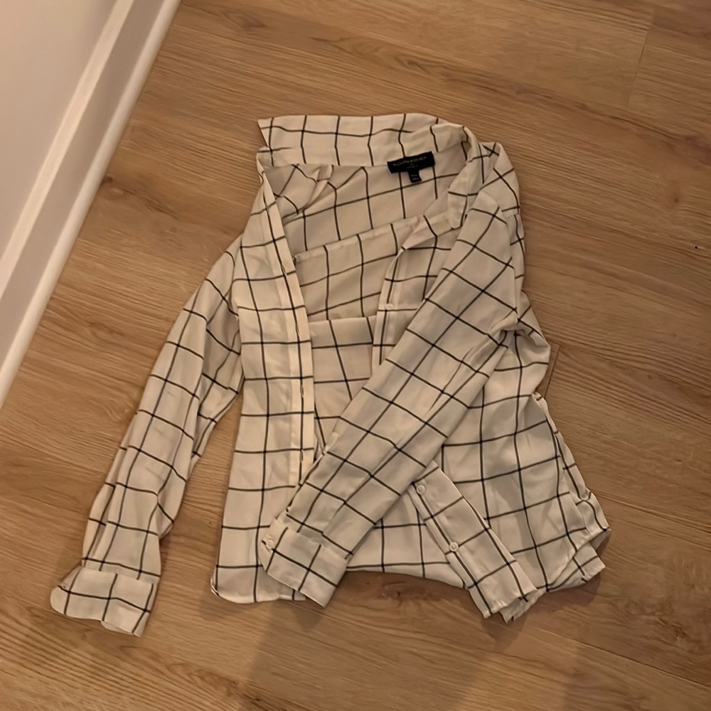 Small thin patterned button up